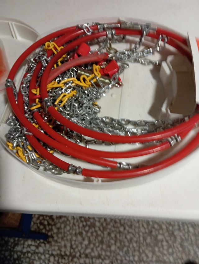 Cadenas para la nieve, rueda de coche.