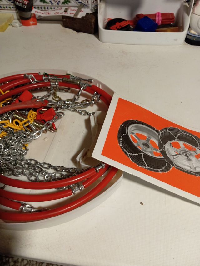 Cadenas para la nieve, rueda de coche.