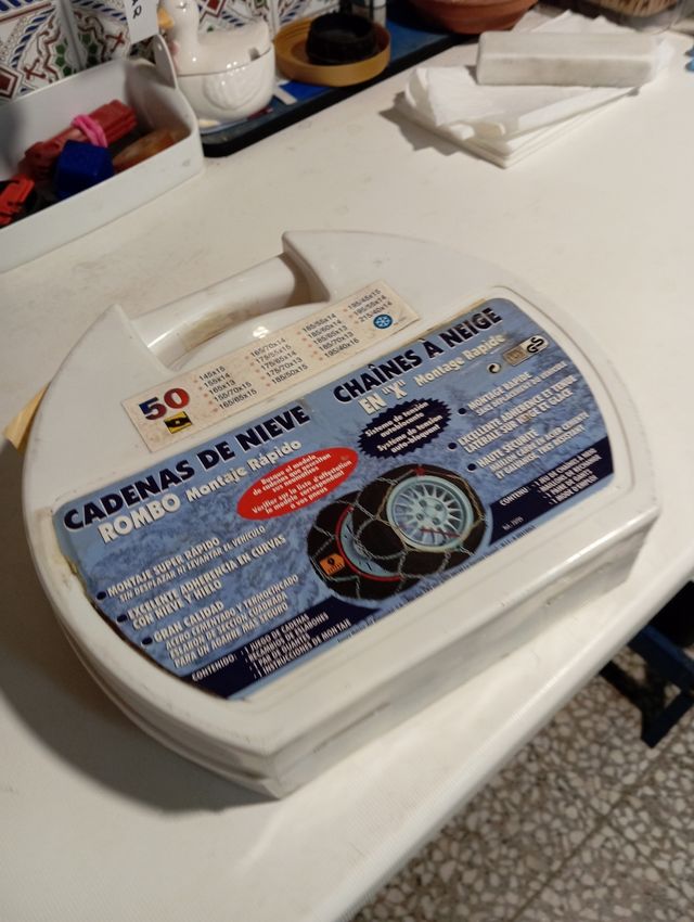 Cadenas para la nieve, rueda de coche.