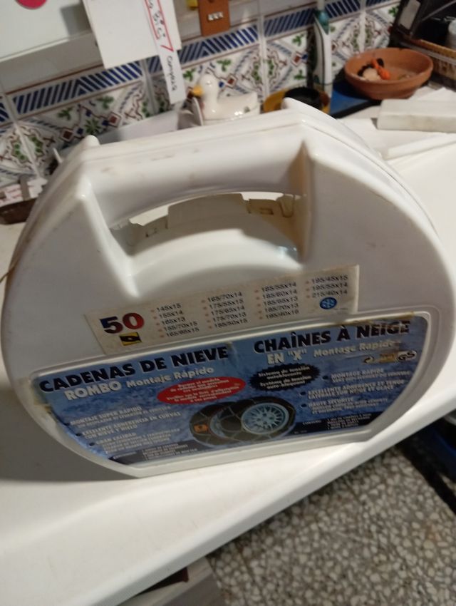 Cadenas para la nieve, rueda de coche.