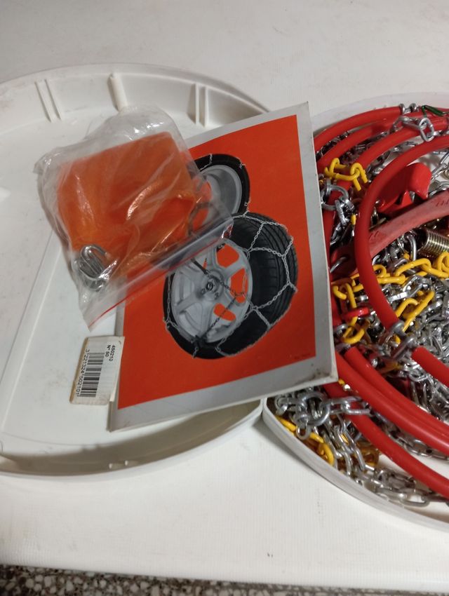 Cadenas para la nieve, rueda de coche.