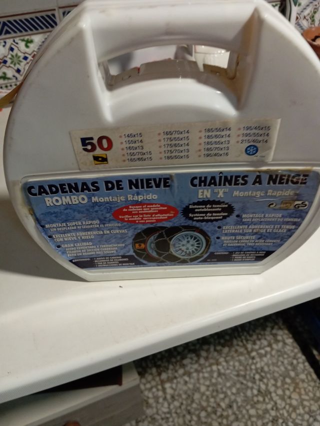 Cadenas para la nieve, rueda de coche.