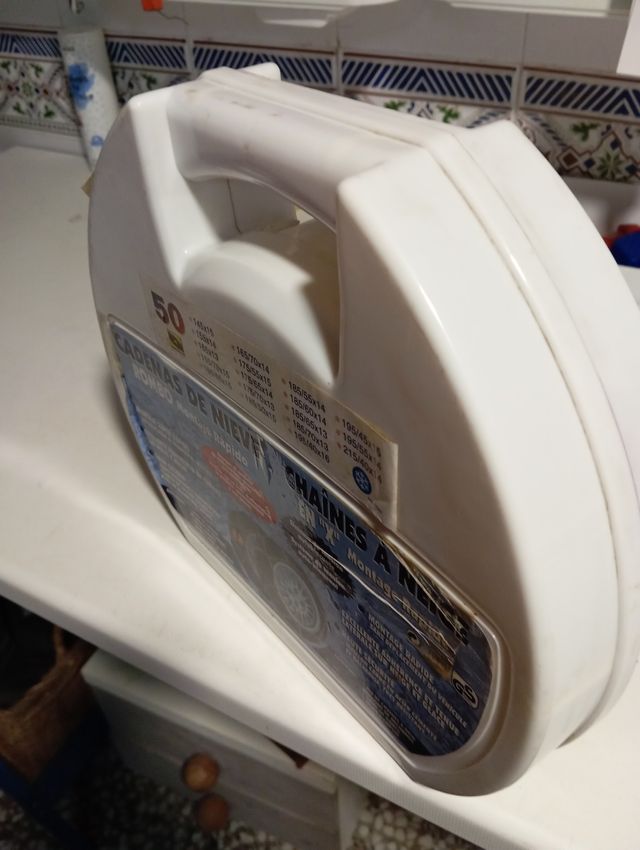 Cadenas para la nieve, rueda de coche.