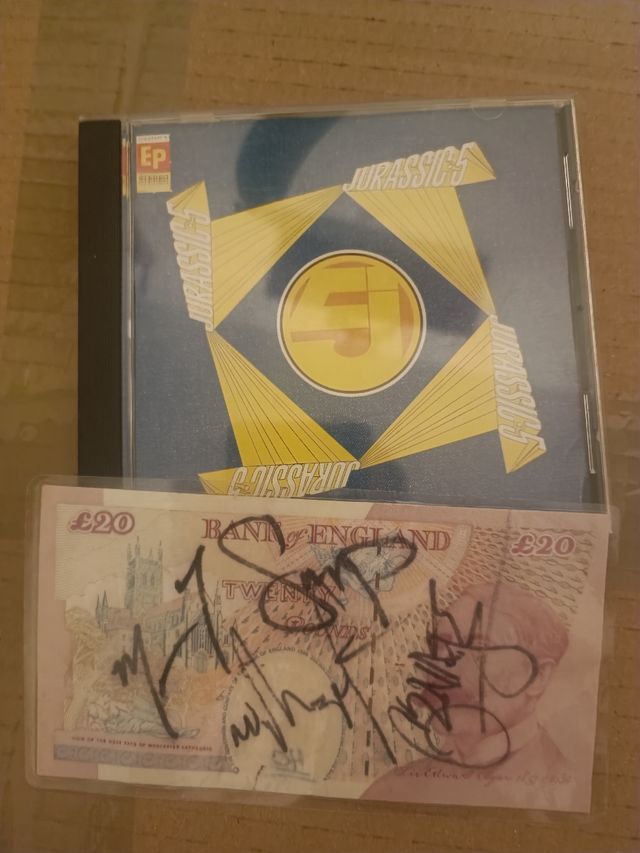 cd Jurassic 5 EP y firmas 