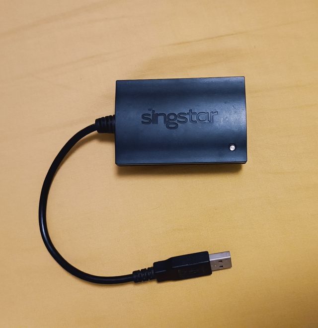 SingStar Pop + Micrófono. Play 2