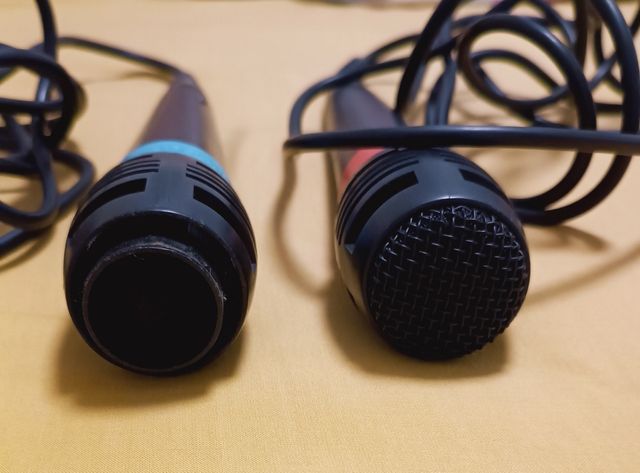 SingStar Pop + Micrófono. Play 2