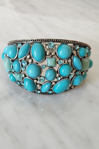 Pulsera con piedras azules. N71
