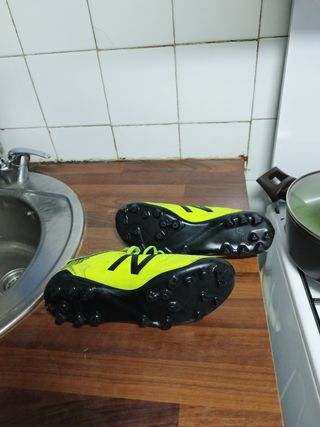 Botas de fútbol New Balance talla 38