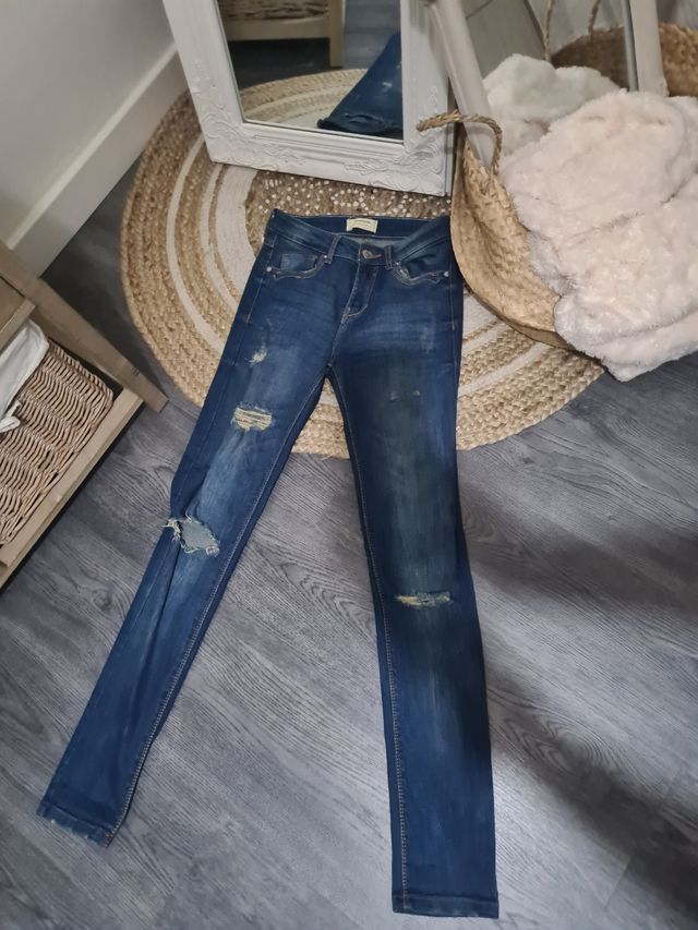 Vaquero pitillo rotos stradivarius