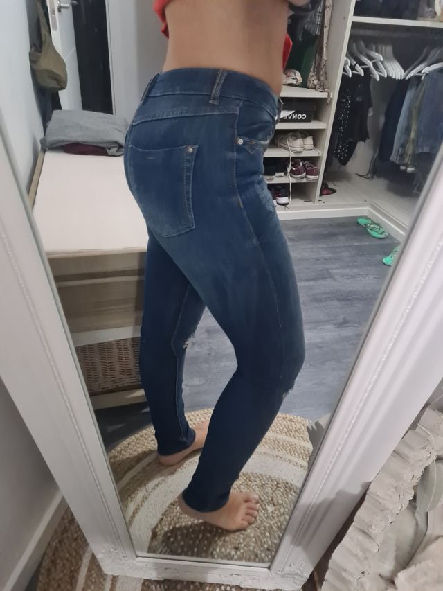 Vaquero pitillo rotos stradivarius