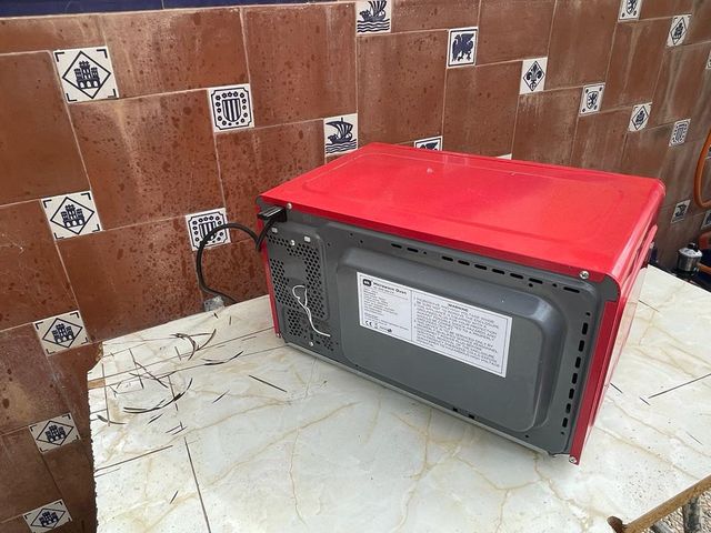 Microondas Rojo