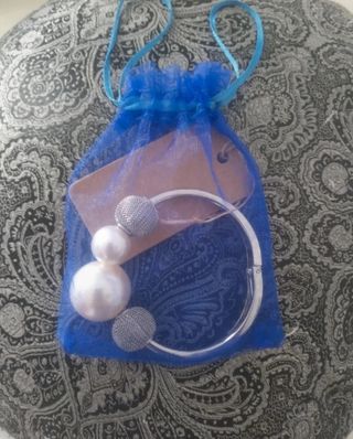 Preciosa pulsera de acero. Nueva.