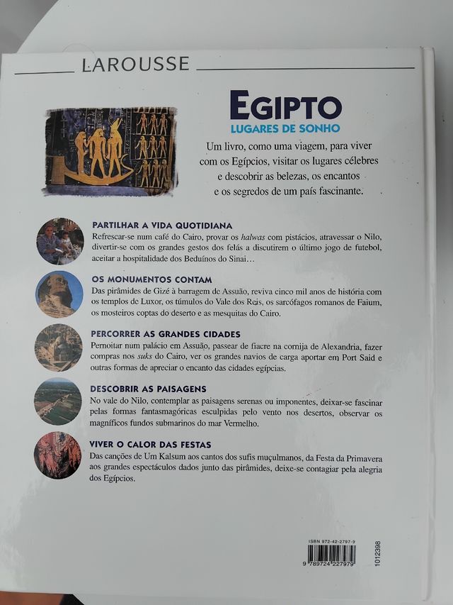 Livro ilustrado sobre o Egipto
