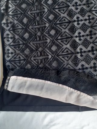 Top negro troquelado