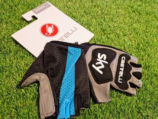 NUEVO. TALLA S. GUANTES CASTELLI SKY TEAM 