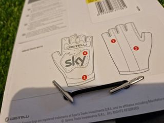 NUEVO. TALLA S. GUANTES CASTELLI SKY TEAM 