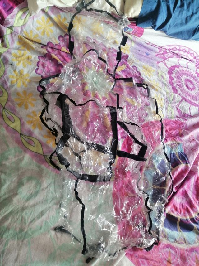 El carro y la funda de lluvia