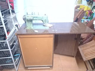 MAQUINA DE COSER Y BORDAR REFREY 427