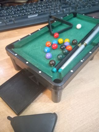 Mini billar completo a escala.