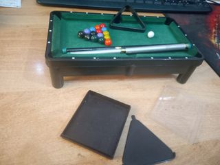 Mini billar completo a escala.
