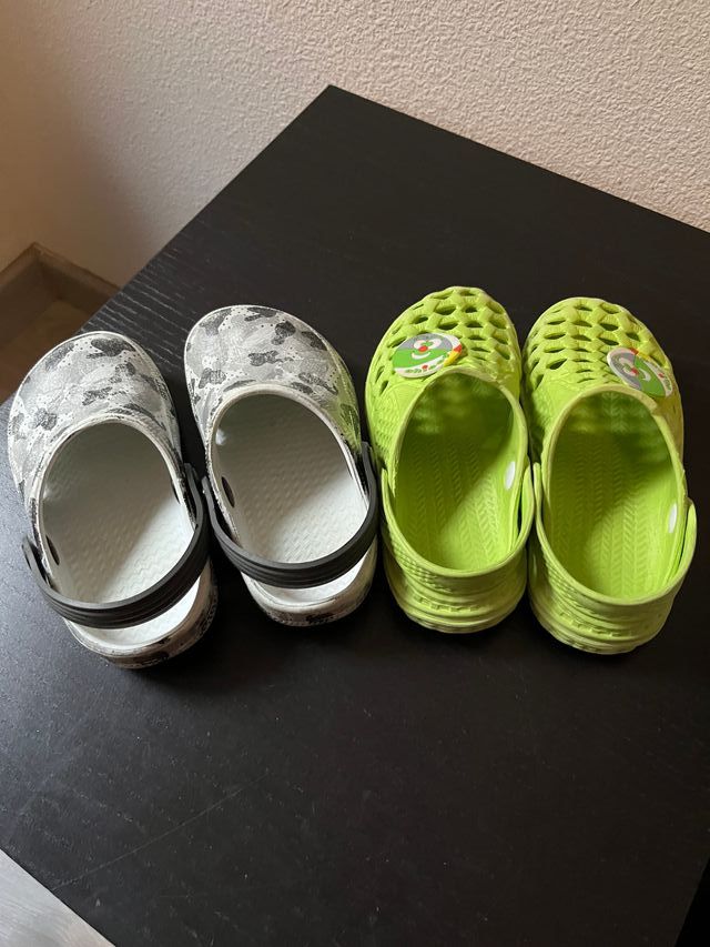 lote pack 2 crocs niño talla 26