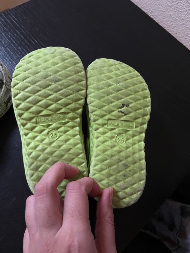 lote pack 2 crocs niño talla 26