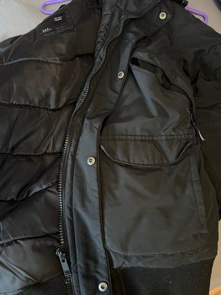 cazadora plumas negra bershka