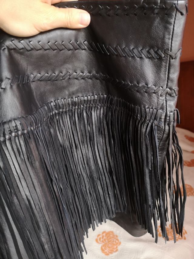 Falda de piel con flecos