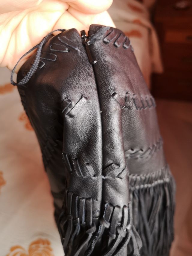 Falda de piel con flecos