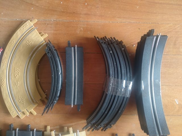 pistas carrera go y Scalextric compact