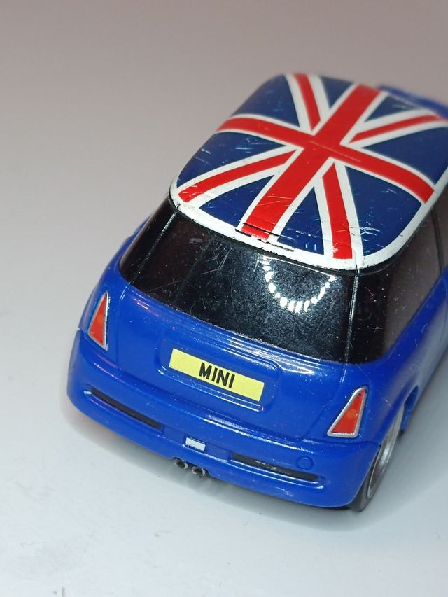 MINI COOPER 1/43 CARRERA GOO