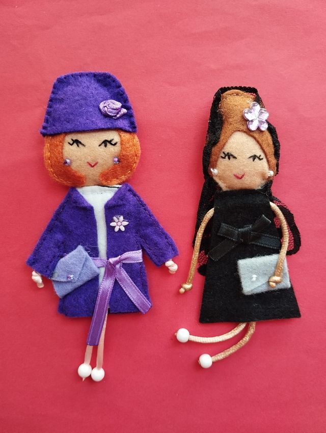 Broche fieltro muñequita