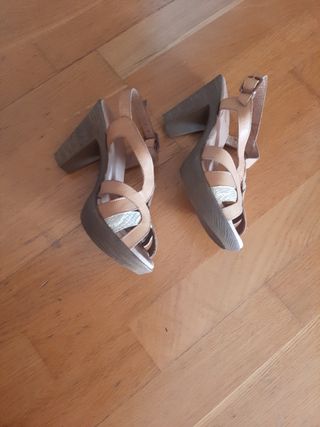 Zapatos descubiertos  de tacon