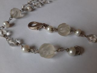 Collana con perline trasparenti