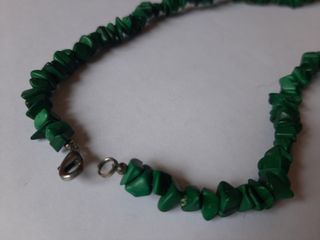 Collana con pietre verdi