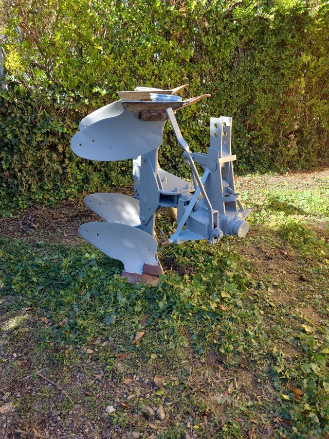 Arado dos vertederas tractor