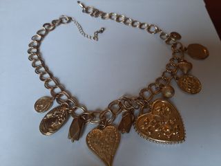 Collana con elementi dorati