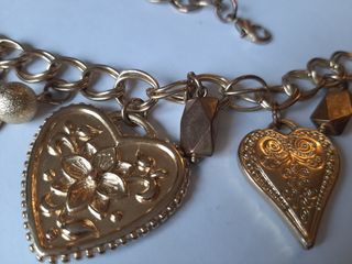 Collana con elementi dorati