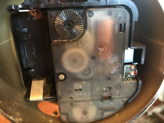 Reloj RHYTHM de sobremesa. Gran tamaño