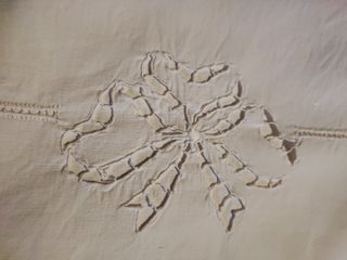 Lenzuolo matrimoniale sopra antico ricamato a mano