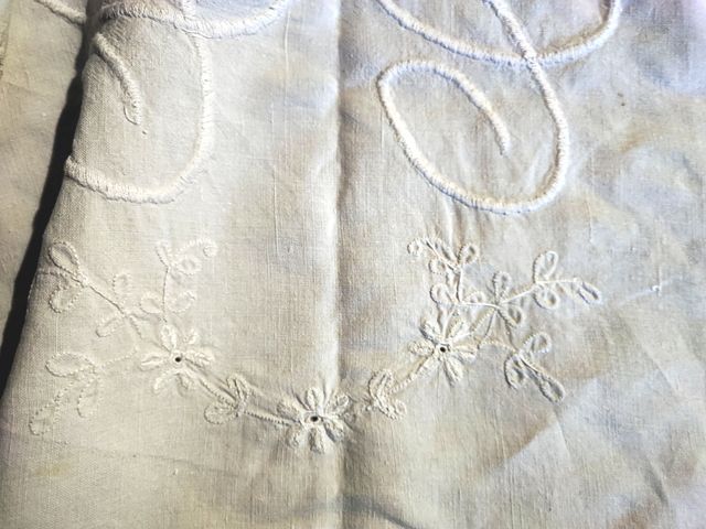 Tovaglietta tessuto antico ricamato a mano