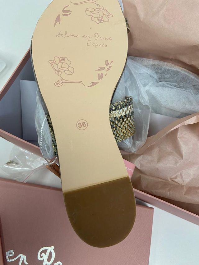 Sandalia plana Alma en Pena