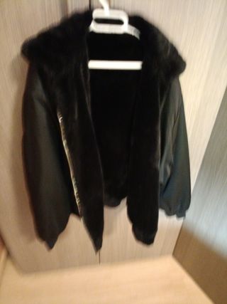 Chaquetón negro de pelo reversible 