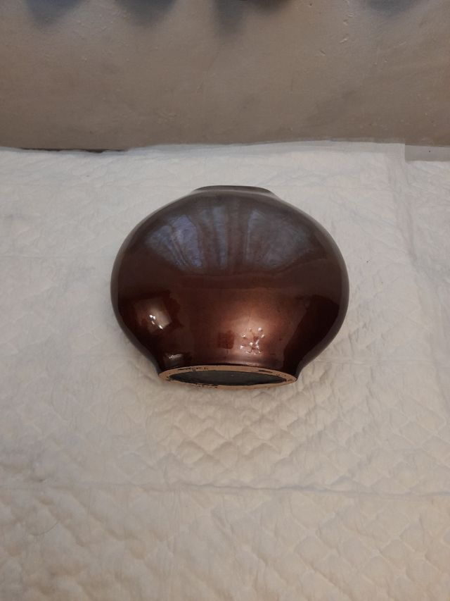 Vaso in porcellana Bucaro. Ottima.