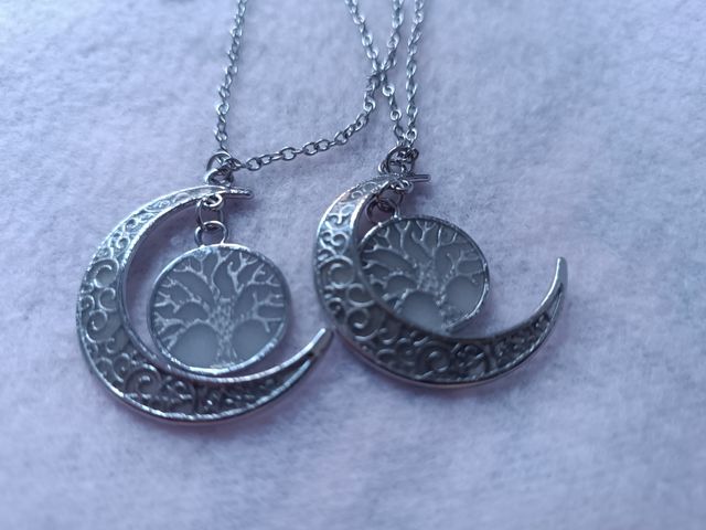 Collar con colgante luminoso