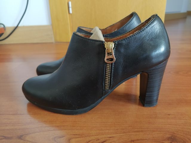 Zapatos mujer tacón negros Hispanitas