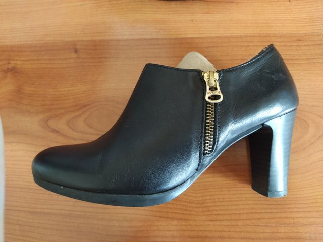 Zapatos mujer tacón negros Hispanitas