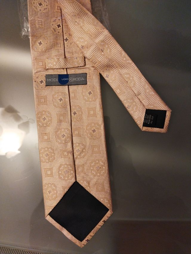 Cravatta nuova in seta