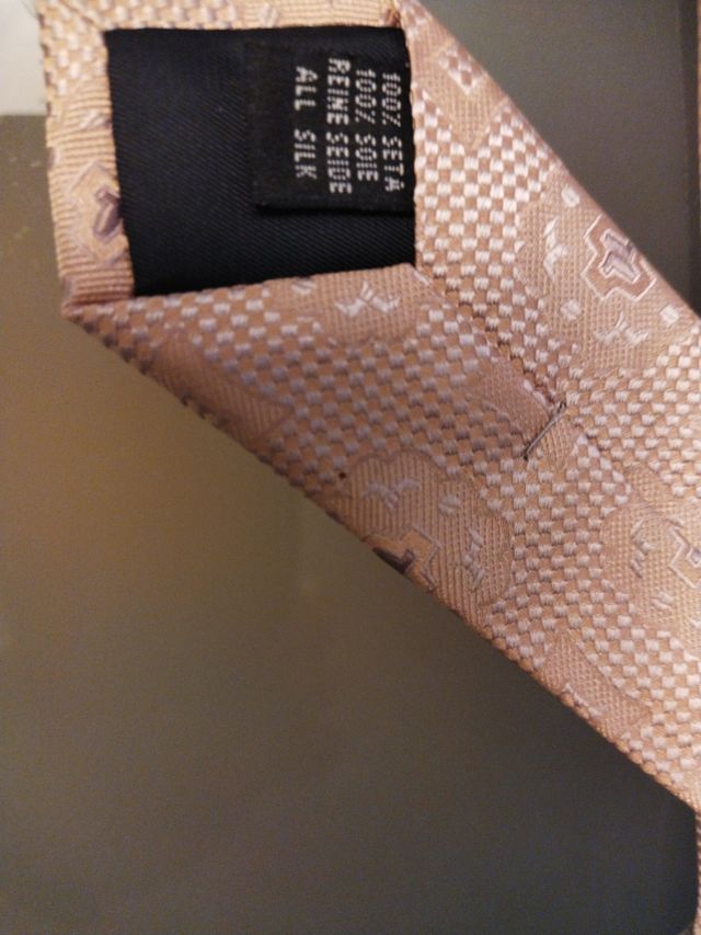 Cravatta nuova in seta