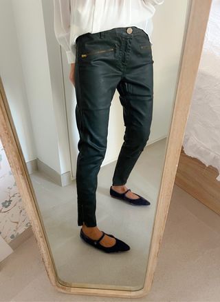 Pantalón encerado Zara